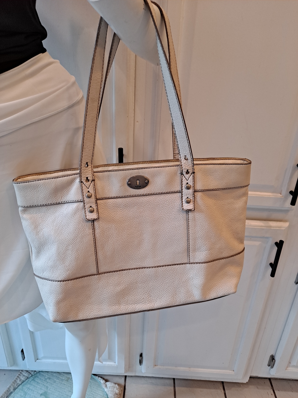 Fossil Cream Leather Tote w/Dark Contrast Trim Relaxed Versatile Neutral Bag